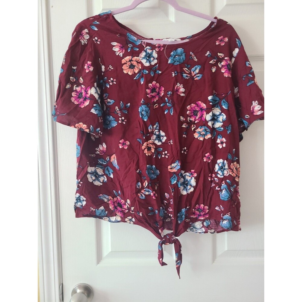 New Socialite burgundy red Women’s Floral Blouse Size L